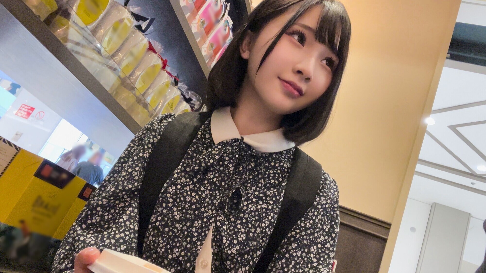 素人女子大生【限定】かなちゃん21歳 某制服リフレでバイトしている身長143cmのミニミニJD！！リアルJ〇感200%の制服姿に大興奮して爆発フィニッシュ！！