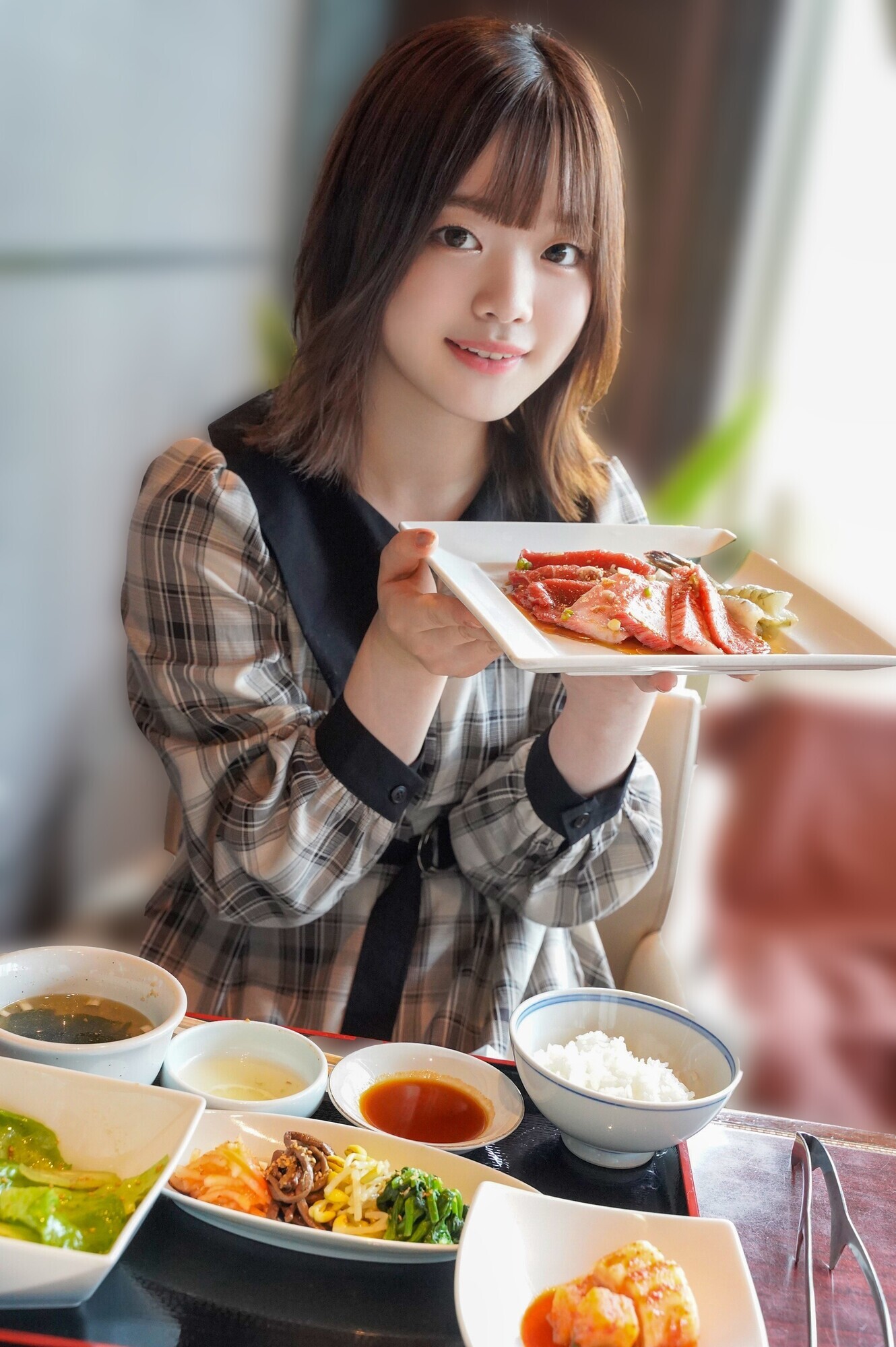 素人女子大生【限定】りこちゃん20歳 長身&デカ尻の究極エロボディを持つ激カワ女子大生!!引き締まったエロ尻を叩いて揺らして突きまくって大絶叫させて中出し!! 画像1