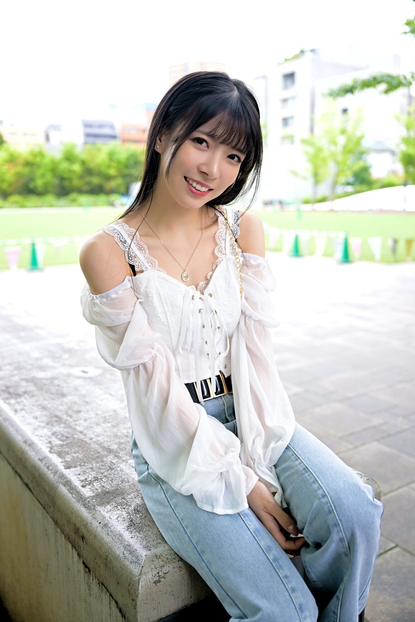 軟体スレンダーの現役ダンサー 1年ぶりのSEXにマ○コ発熱潮吹き!縦にも横にも180度開くマ○コにズッポリ連続中出し 画像1