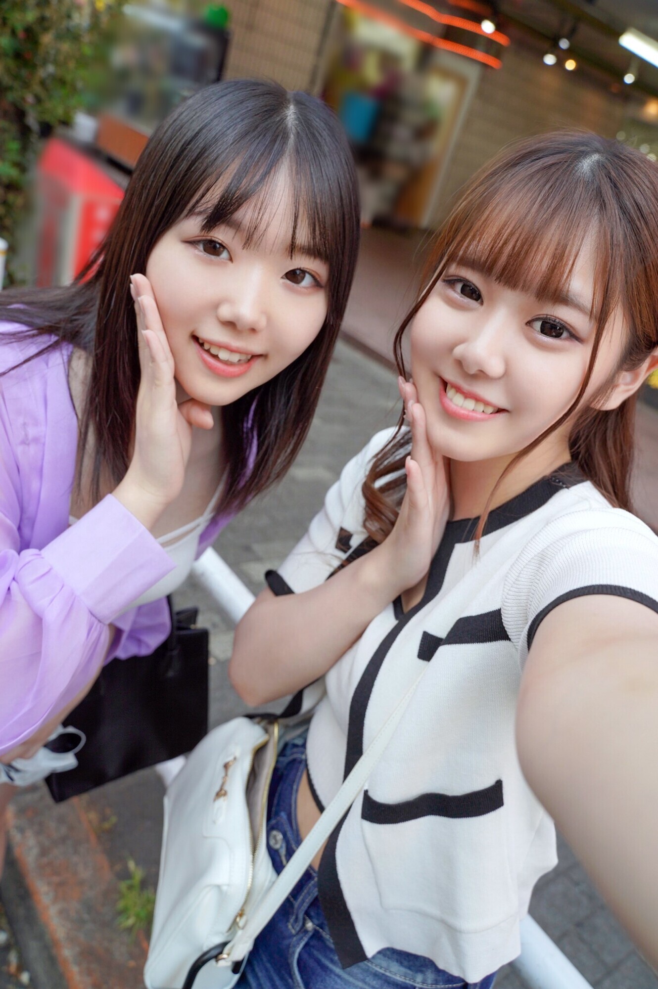 素人JD【限定】かのちゃん21歳 みれいちゃん21歳元気系な激カワ仲良しJDコンビと昼から乾杯!そのままの勢いでホテルへ行ってテンション上がって乱交祭り開催!! 画像1
