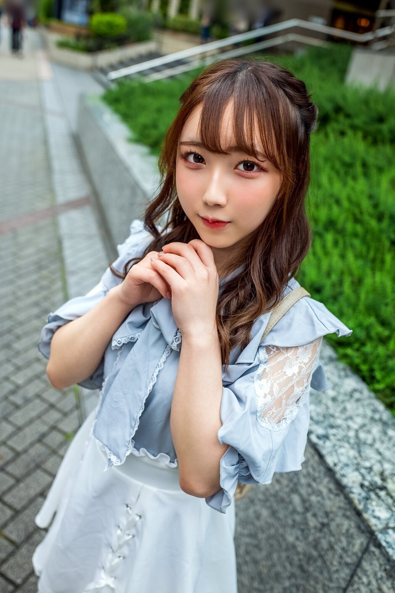 素人JD【限定】りあちゃん20歳 地下アイドルとして活動していたのにファンと繋がって解雇されたビッチガール!!クビになってすぐ男遊びしている反省の色0のノー天気ガールに大量中出し!! 画像1