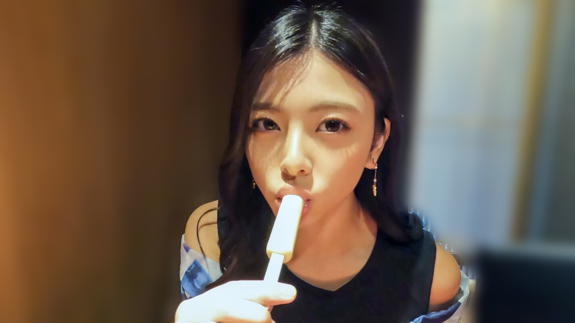 素人JD【限定】あずさちゃん22歳 大人っぽい見た目の雰囲気がエロ過ぎる美人JD!!SEXする前から色気がムンムンに溢れているセクシーガールにベッドの上で圧倒されて思わず大量中出し!! 画像3