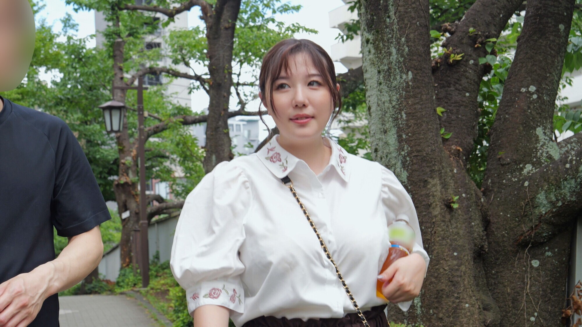 バスト100cmの爆乳女子を騙してウソのエステ体験！ヌルテカになったロケットおっぱいを揉みまくり中出しSEX！！ 画像3