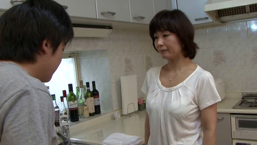 近親相姦 五十路のお母さんに膣中出し 藤宮律子51歳 画像9
