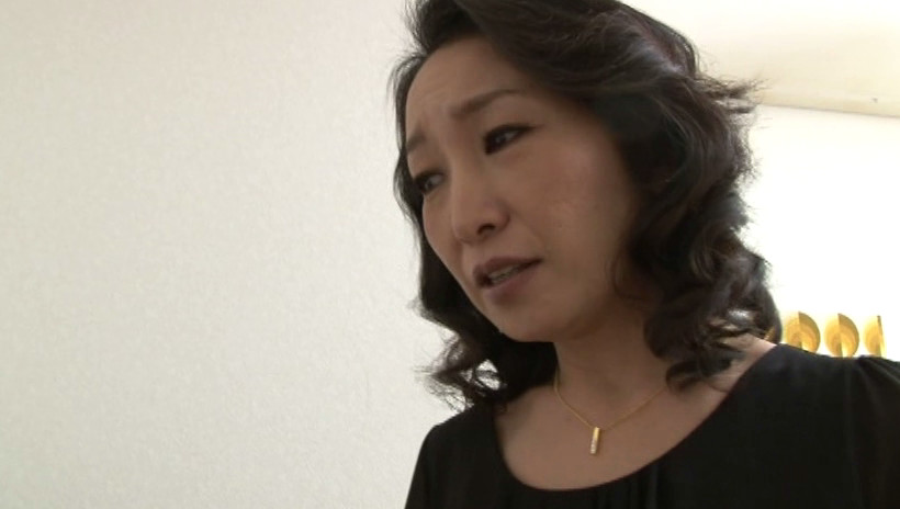 近親相姦 五十路のお母さんに膣中出し 石田泰穂50歳 画像1