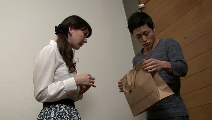 綺麗でいやらしい叔母さんの魔性の微笑みと艶めく肉体に欲情する僕 伊原詩織 画像10
