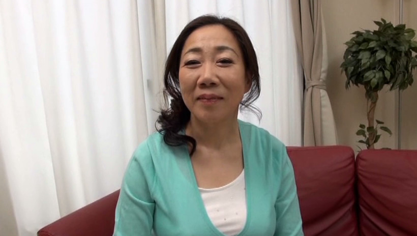 熟年AVデビュードキュメント なんと! こんな普通のオバサマがコブシをマ○コに入れちゃいます! 藤本まや52歳 17枚目