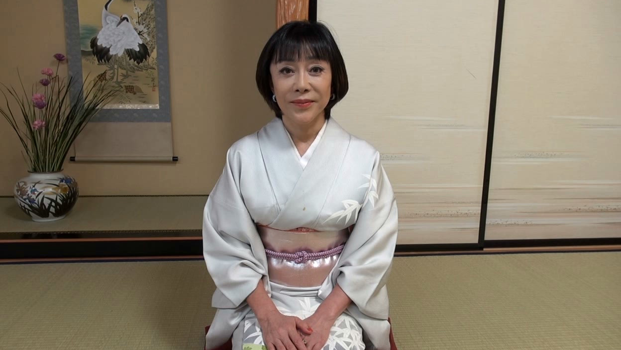 熟年AVデビュー 和服が似合う麗し五十路の奥様 襦袢をハラリと脱いでさぁ･････・ 小倉小夜 52歳 画像1