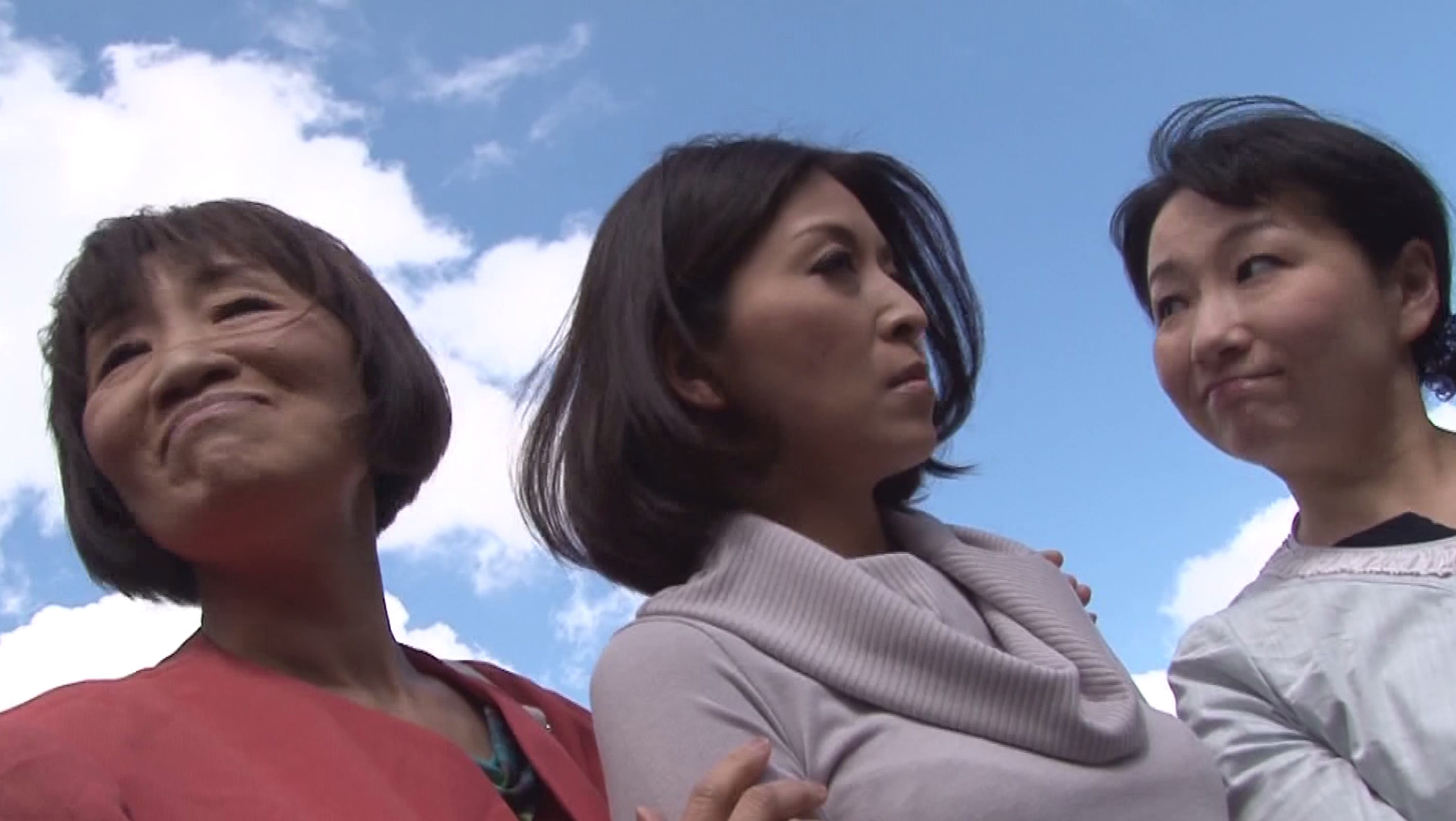 熟女レズ 三人交尾 東尋坊・北陸にて 画像15