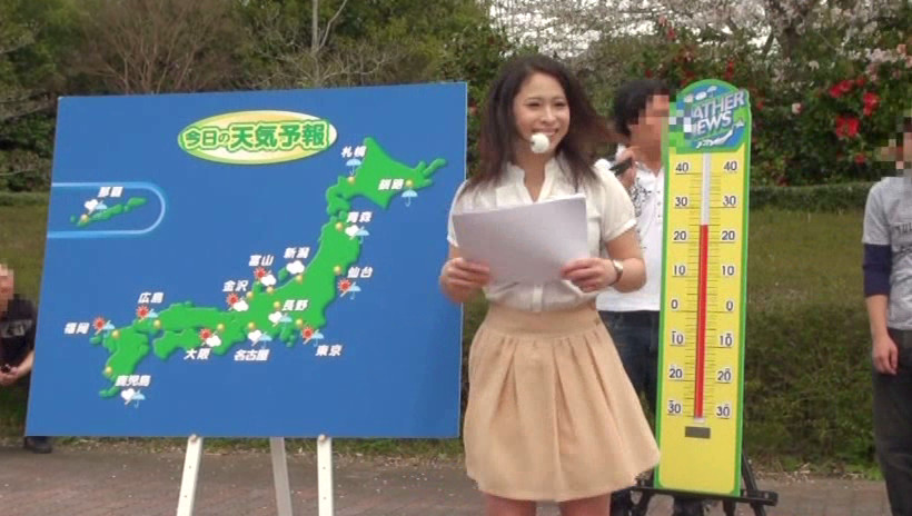 お天気お姉さんがゲリラ豪雨で下着が透け透け それを見ていて勃起したヤジ馬に雨の中ヤラれた。 画像2