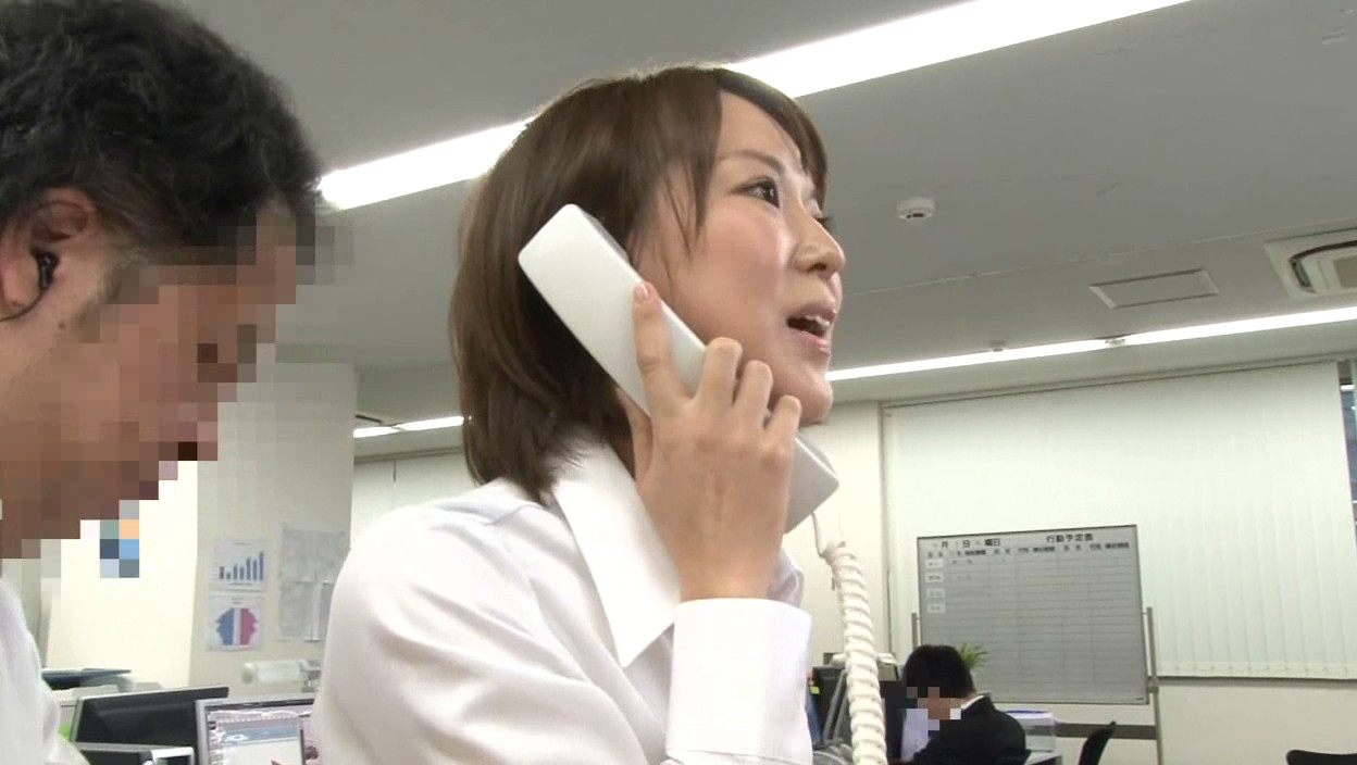 常に笑顔でお仕事中に性交 画像8