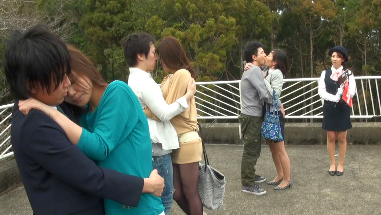 離婚した母親とスケベな息子で行く!美人ママ傷心一転近親相姦バスツアー 画像7