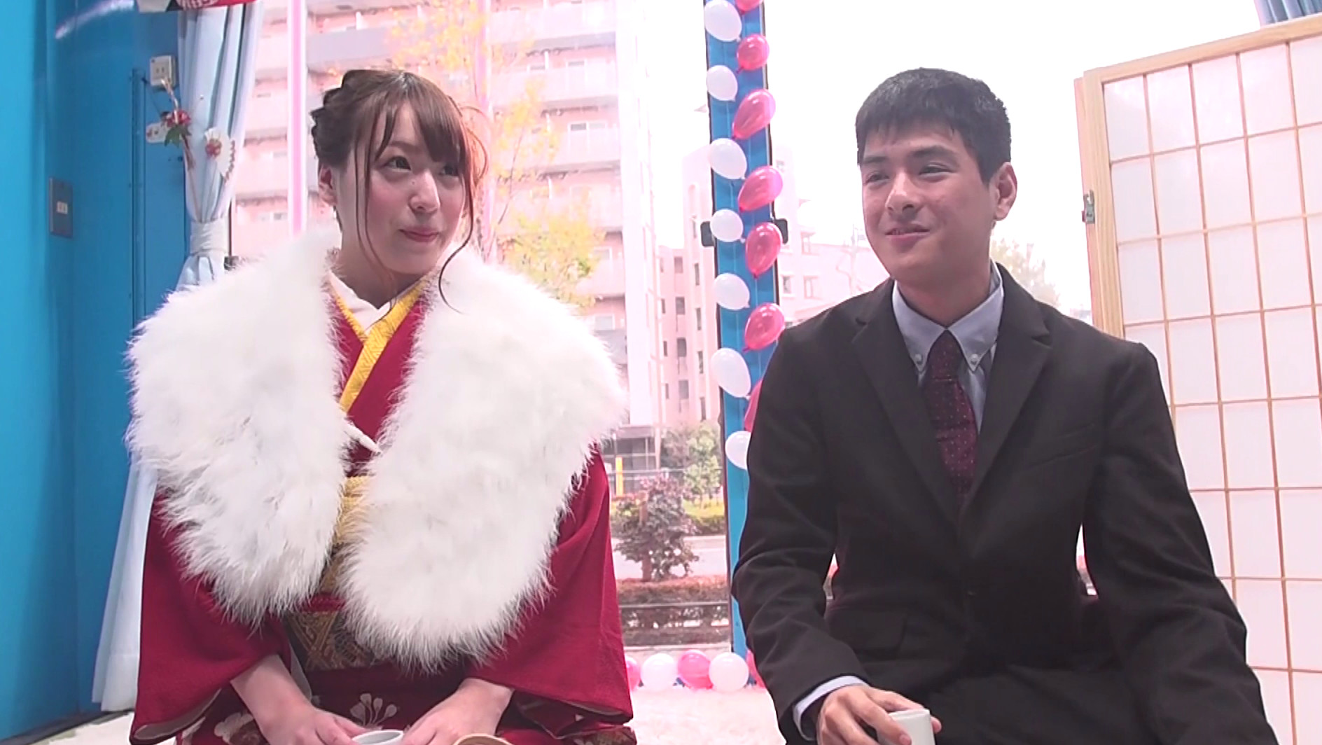 マジックミラー号 祝!成人式 巨乳で可愛い20才の女の子限定 彼氏の前で振袖野球拳 画像2