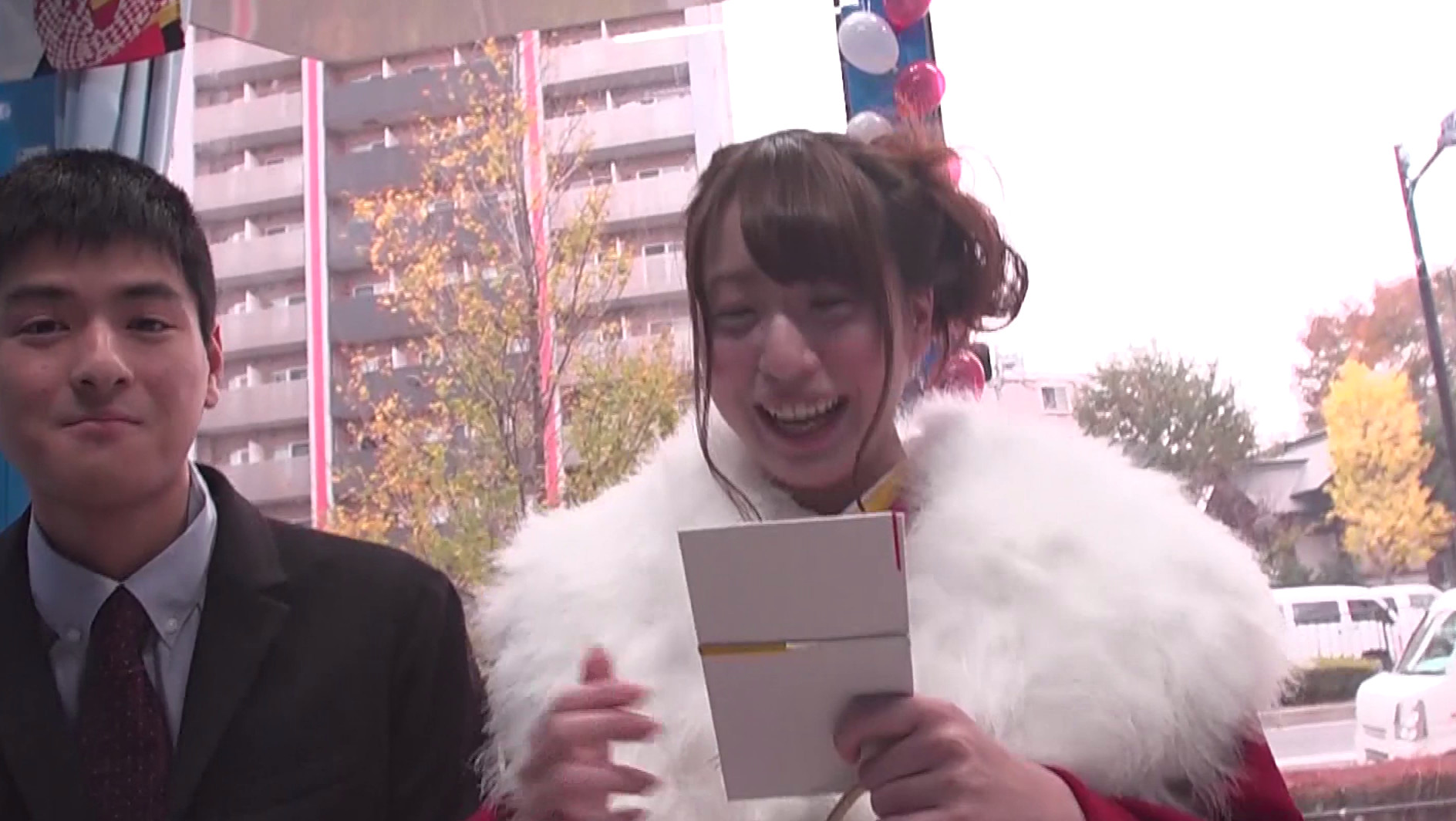 マジックミラー号 祝!成人式 巨乳で可愛い20才の女の子限定 彼氏の前で振袖野球拳 画像15