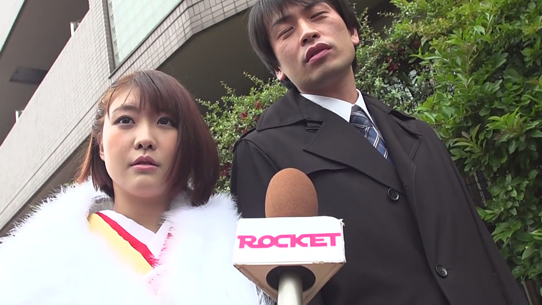 マジックミラー号 祝!成人式 巨乳で可愛い20才の女の子限定 彼氏の前で振袖野球拳 画像16