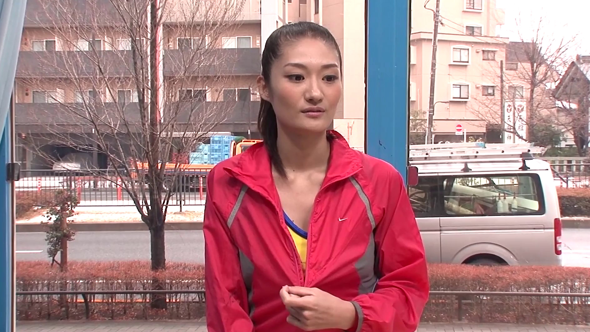 マジックミラー号の天井に頭がついちゃう!高身長アスリート女子がチビ男相手に初めてのバックブリーカーフェラ、逆駅弁FUCKチャレンジ 画像20