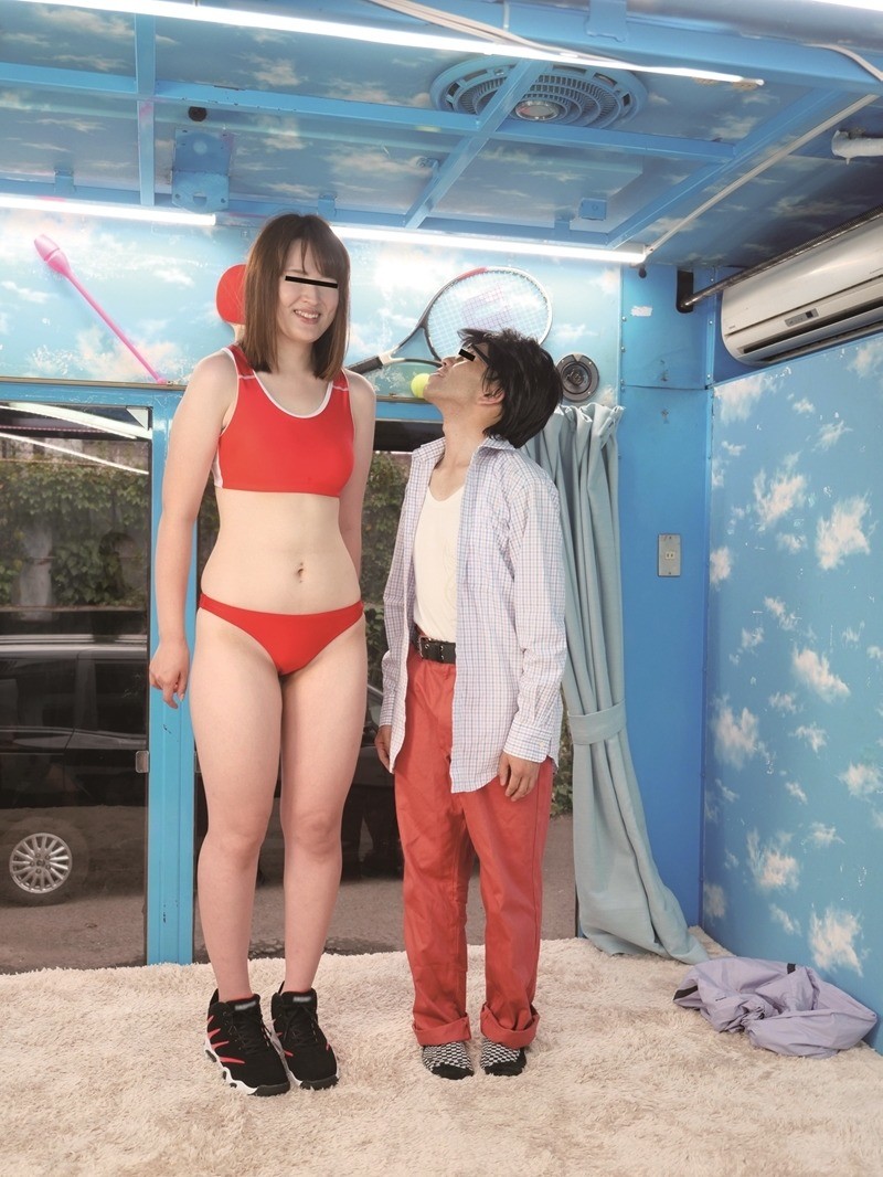 マジックミラー号の天井に頭がついちゃう! 2 高身長アスリート女子がチビ男相手に初めてのバックブリーカーフェラ、逆駅弁FUCKチャレンジ 画像5
