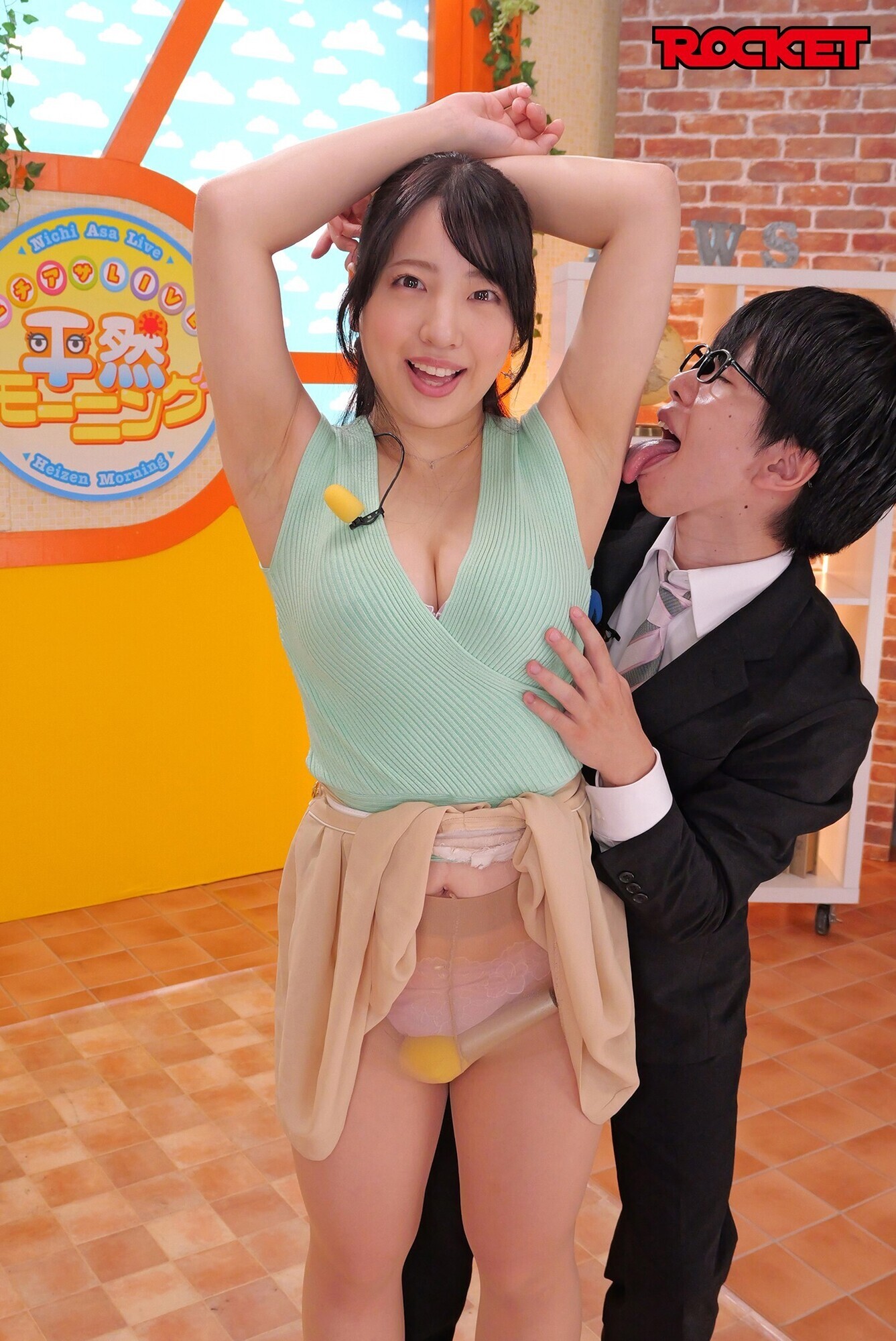 存在無視x女子アナコラボ企画 平然女子アナ 2 一色さら 生放送中にナマ中出しされても笑顔で平然無反応! 1枚目