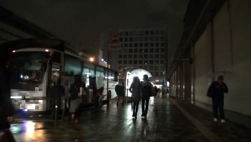 深夜夜行バス ゲリラ露出 川上ゆう 画像2