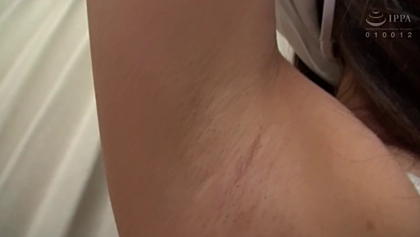 女性のワキの下に異常に興奮します。 成宮いろは ワキ舐め 脇コキ ALLワキ発射 画像3