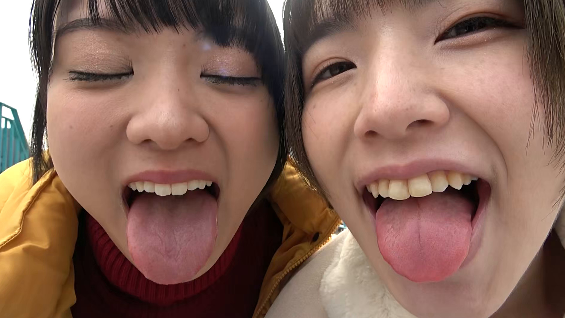 舐めレズ もなみ鈴&花狩まい 画像2