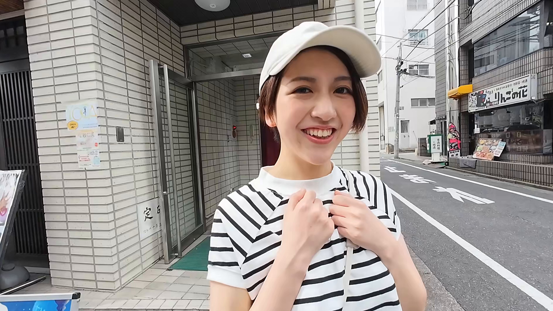 母乳妻の長乳首 水谷梨明日 画像1