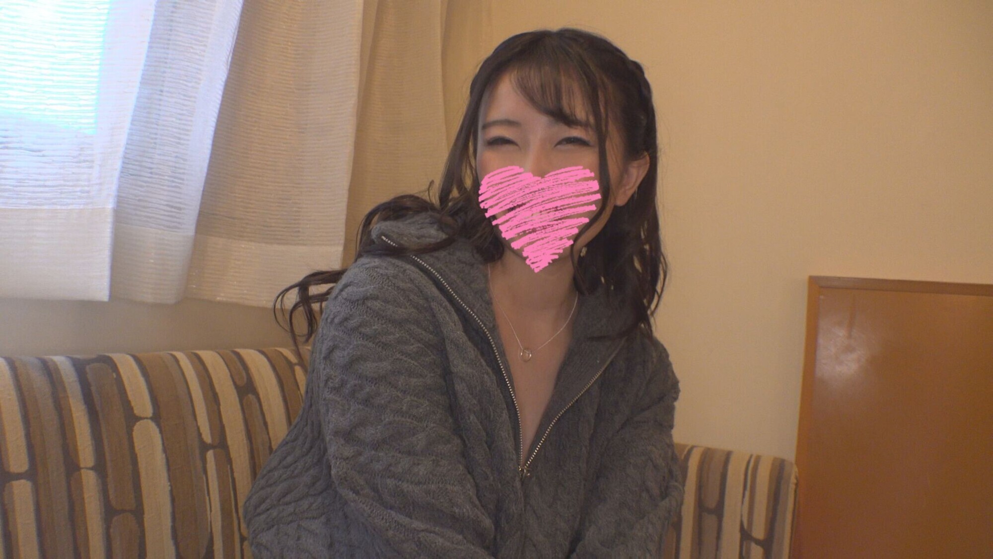 笑顔が眩しい美女。ひと回り年下のセフレとのハメ撮り流出 画像1