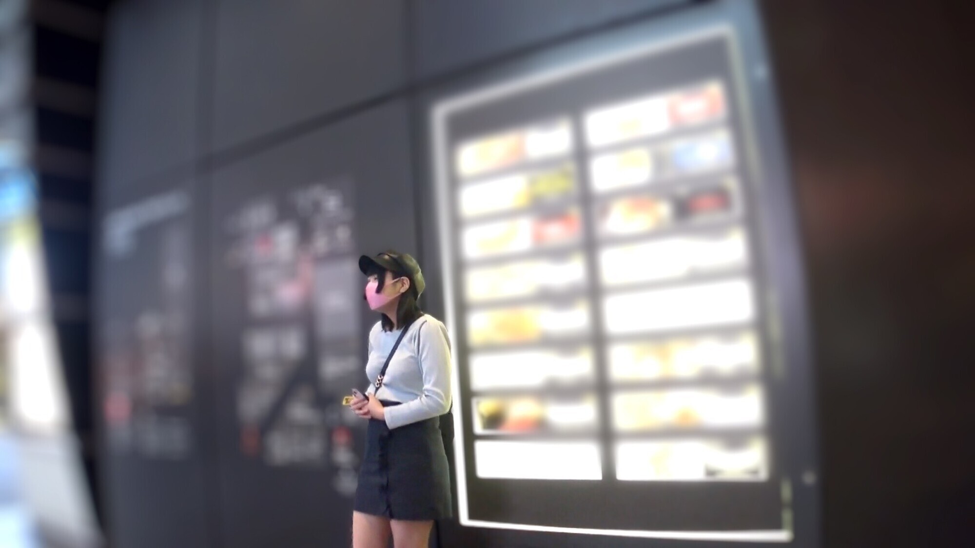 【ハメ撮り】コンカフェP活女子_エロムチボディにガン突きピストン中出し 画像1