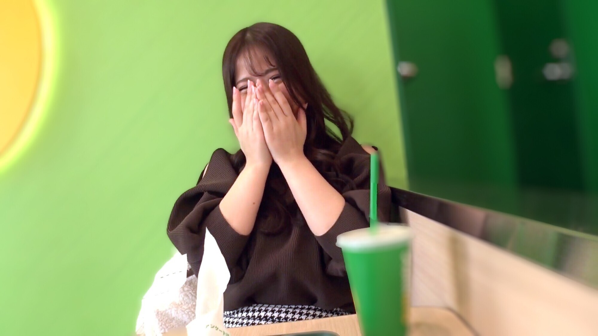 【個撮】愛嬌満点P活娘_G乳を弄ばれて連続絶頂 画像2