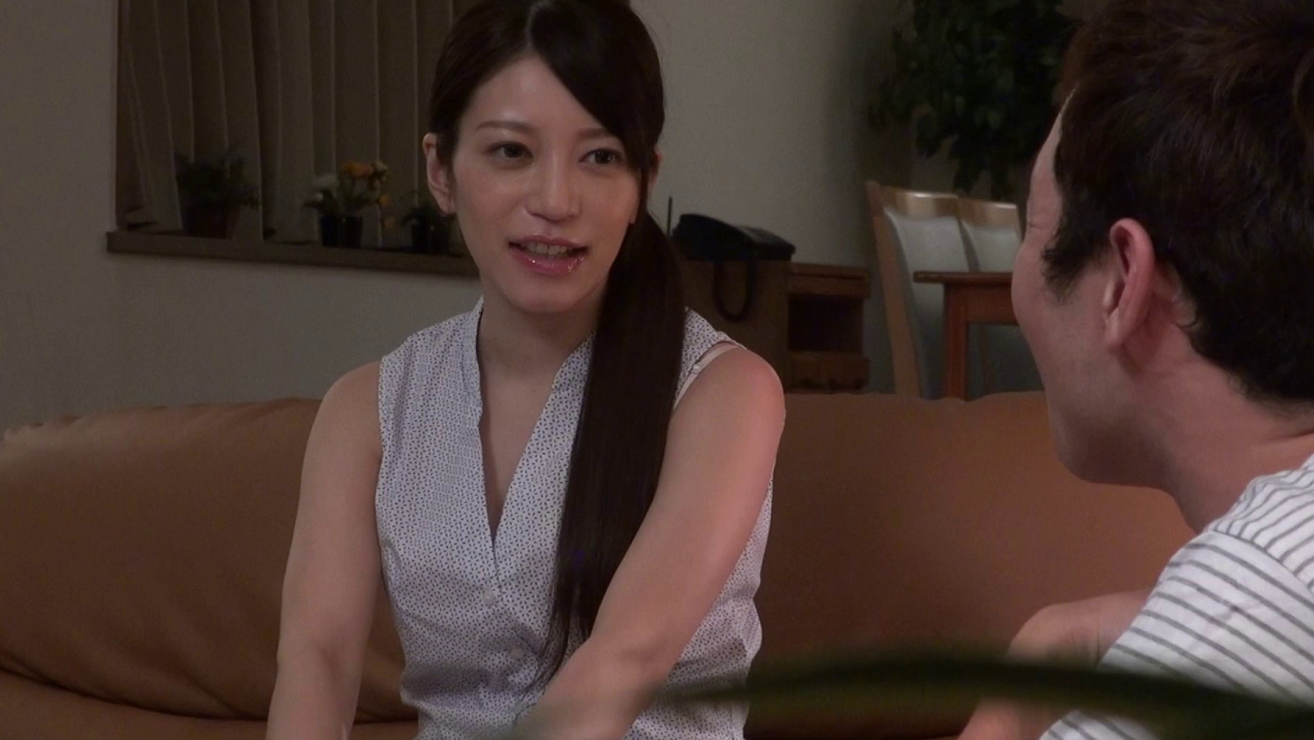 知らない間にボクの妻が・・・!下品な性技を仕込まれ悶絶しながら中に出してと何度もせがむ不倫妻 小出亜衣子 画像1