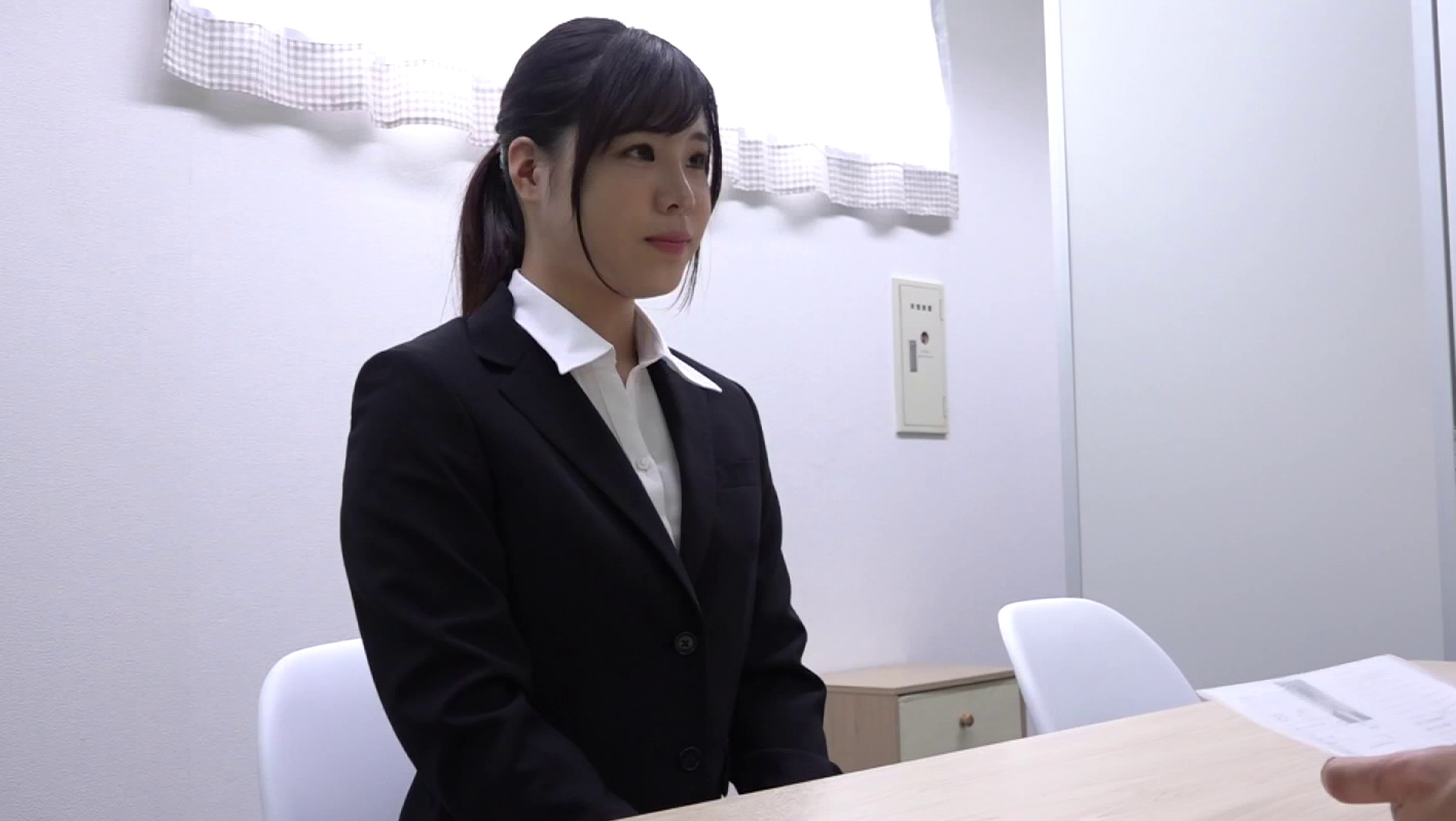 パンストが艶めくOLがセクハラや枕強要されてイキまくるドラマ 花宮レイ・瀬戸すみれ・桃井杏南 画像1