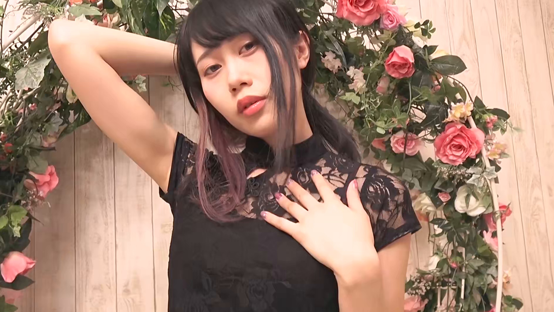 脱がずに魅せる女たち vol.1 釘町みやび 1枚目