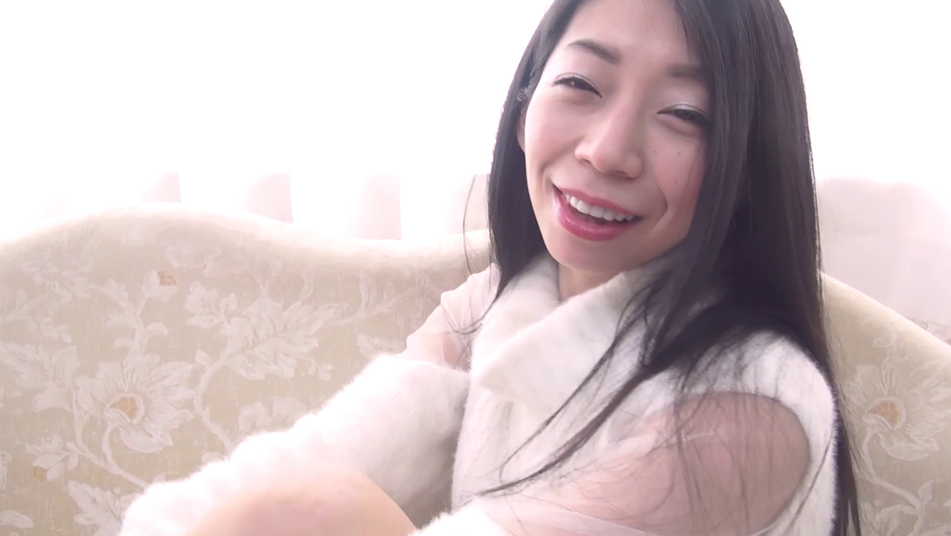 脱がずに魅せる女たち vol.13 岩崎真奈 2枚目