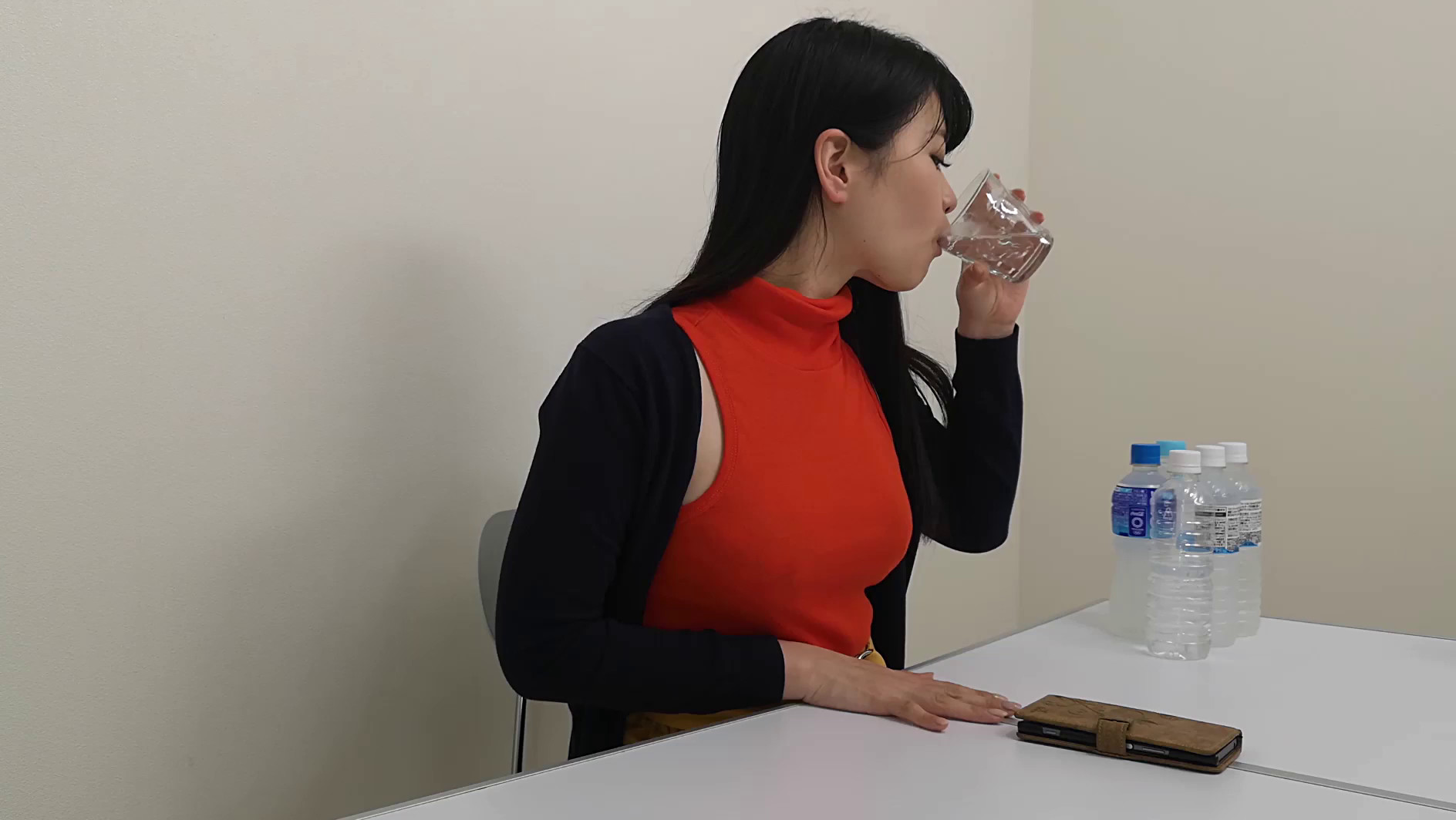 パンティのままでおしっこしてね・・・と言われてガマンできませんでした 大沢カスミ 画像2