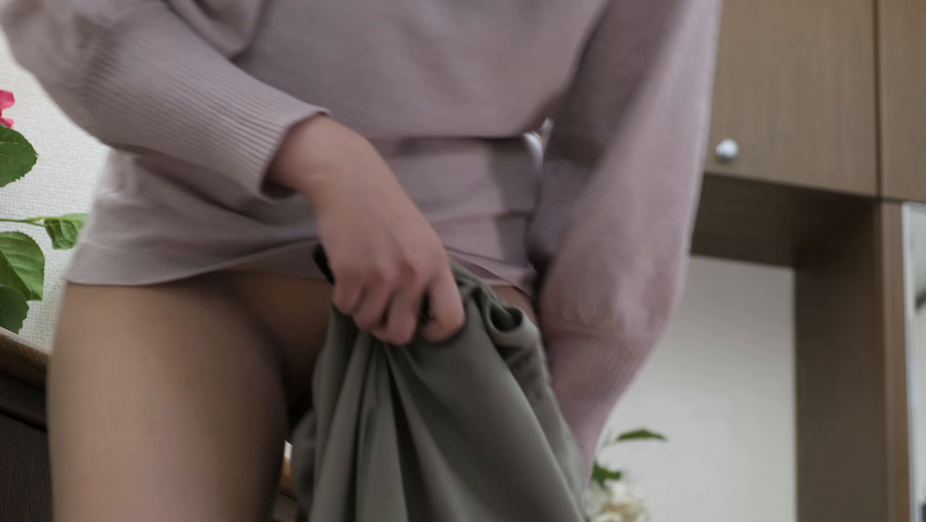 トイレに間に合わずに、そのままオモラシ・・・してしまいました。。。見ます? 衣織 画像7