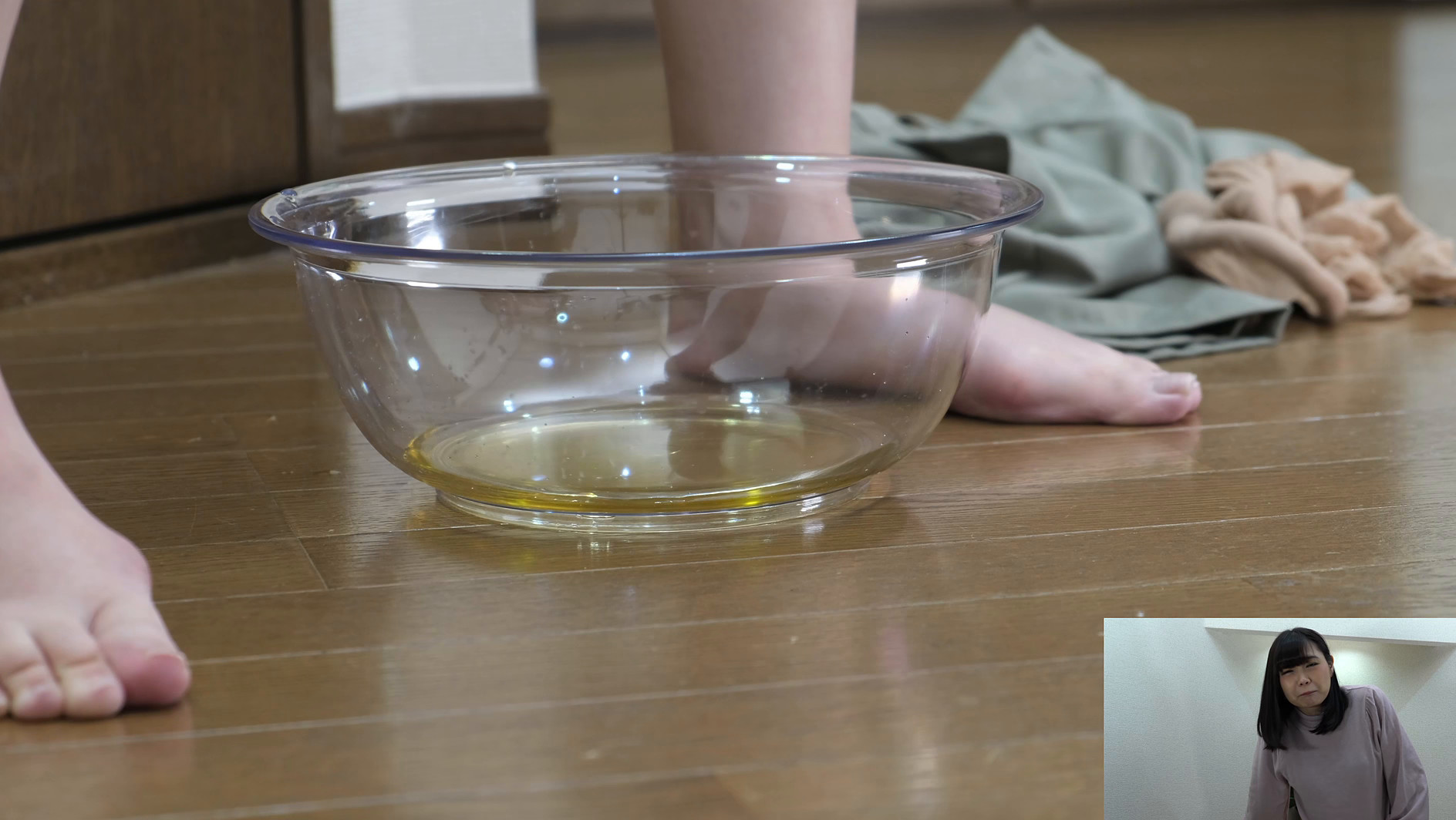トイレに間に合わずに、そのままオモラシ・・・してしまいました。。。見ます? 衣織 画像10