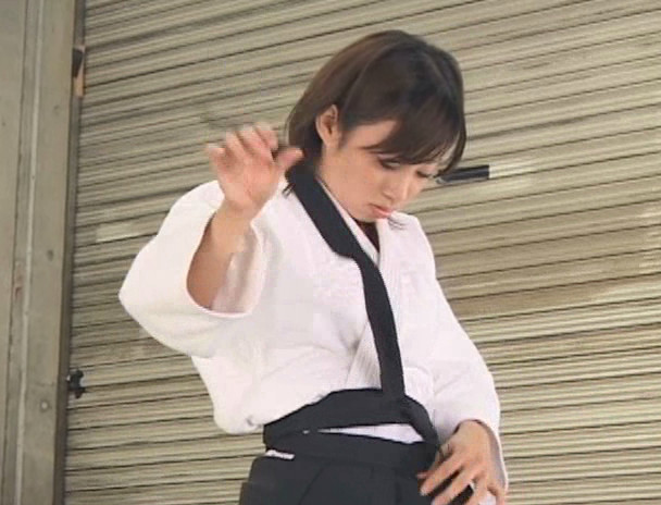 イカせ電マ悶絶5! 合気道歴15年 空気投げ美少女 潮、そして黒人FUCK! 夏海純 画像9