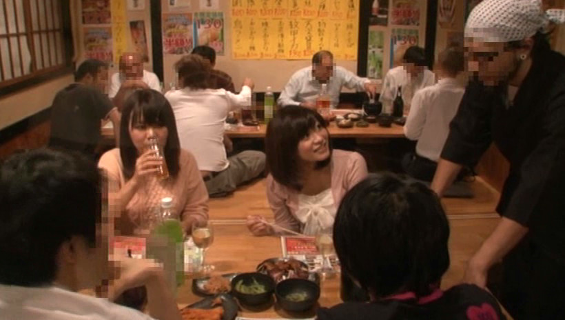 羞恥!彼氏連れ素人娘をマシンバイブでこっそり攻めまくれ!3 素人VSマシンバイブ 激安居酒屋にマジックミラー特設スタジオを設置 剛毛変態姉妹編 画像5