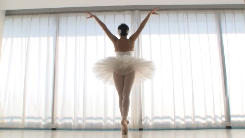 羞恥! INTERNATIONAL BALLET COMPETITION WINNER 麻宮玲 軟体開脚拘束電マ!マシンバイブで激イカセ!生中出し12発!で引退! 画像1