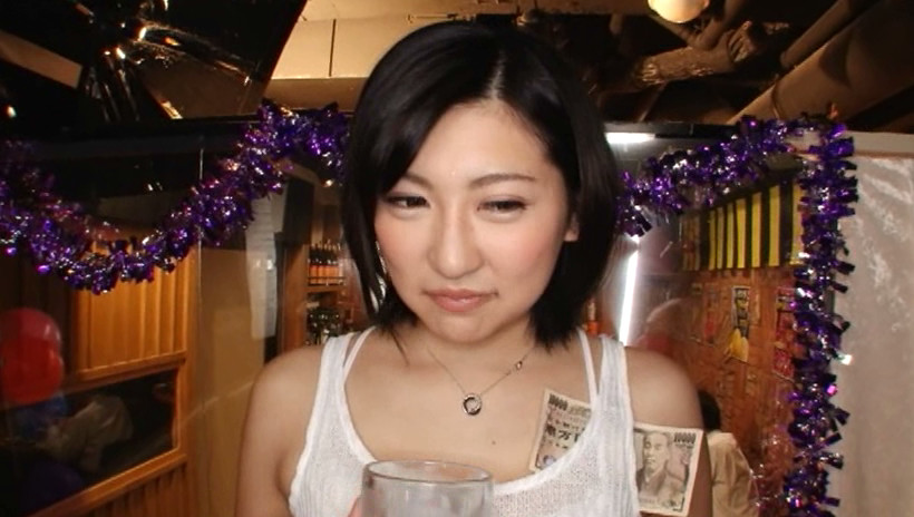 羞恥!彼氏連れ素人娘をマシンバイブでこっそり攻めまくれ! 素人VSマシンバイブ 激安居酒屋にマジックミラー特設スタジオを設置 過去36人のアクメ娘を完全収録、そして新たに厳選美少女を4人撮り下ろした25SEX!8時間スペシャル! 画像1