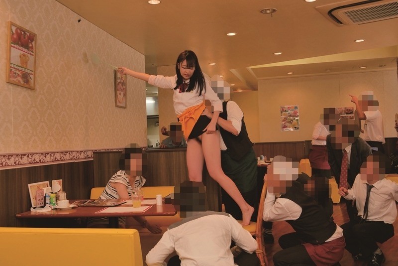 羞恥！エプロンの下はノーパンノーブラ 私、逃げ出したいくらい恥ずかしい格好でファミレスで働かされています･･･3