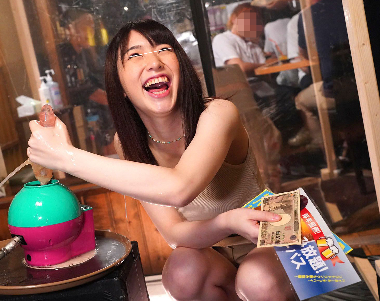 羞恥!彼氏連れ素人娘をマシンバイブでこっそり攻めまくれ! 20 素人VSマシンバイブ 激安居酒屋にマジックミラー特設スタジオを設置 夏を楽しむ美肌露出多めの奔放な女子大生に中出し!!編 画像5