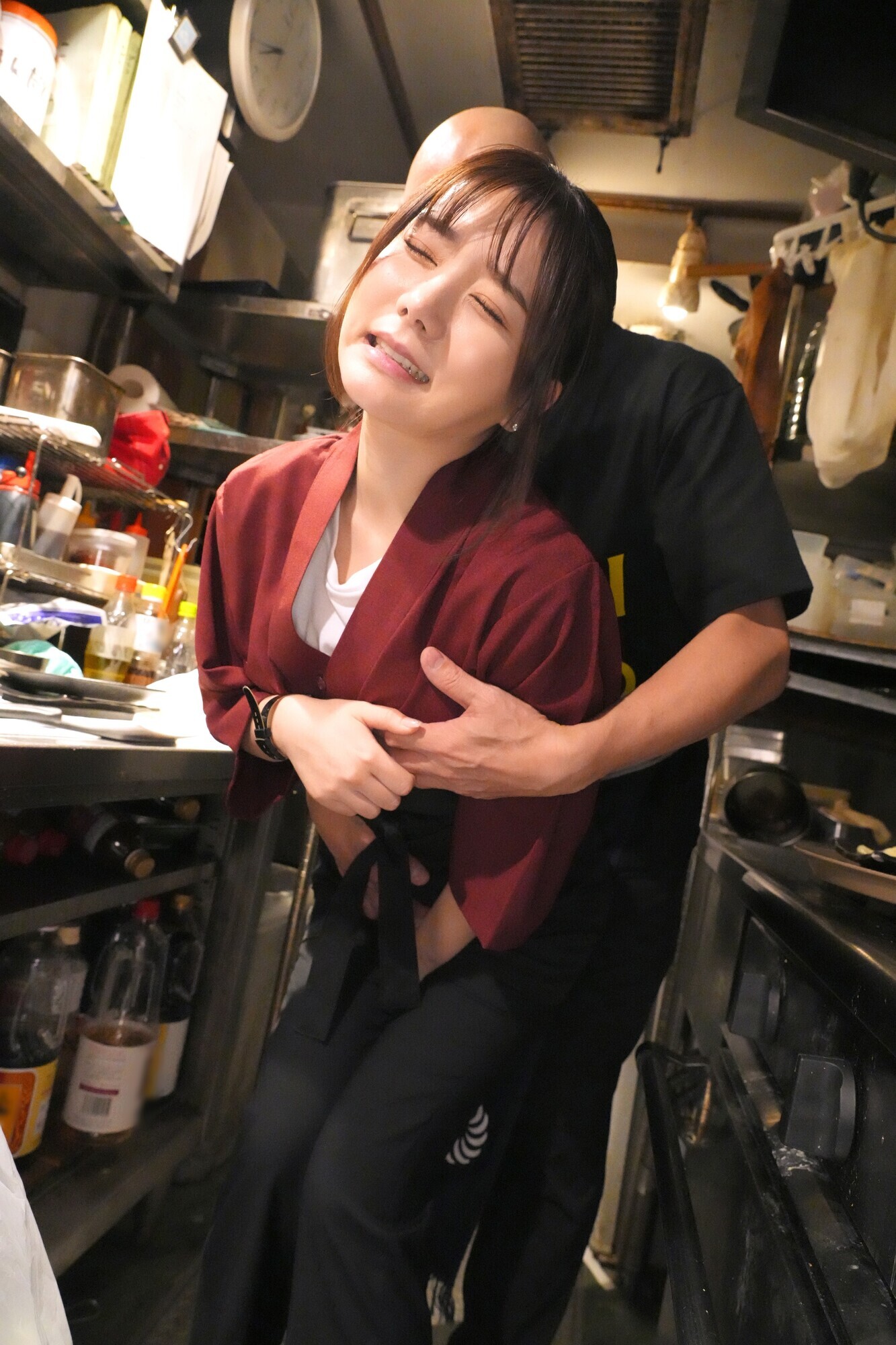 羞恥!美少女完全淫乱♀化ビッグバンローター 電圧85倍!電マ以上に強力な振動で容赦無く野外失禁させる爆弾ローターをキツマンにぬっぷり挿入され、アルバイトするファミレス・居酒屋娘 画像12