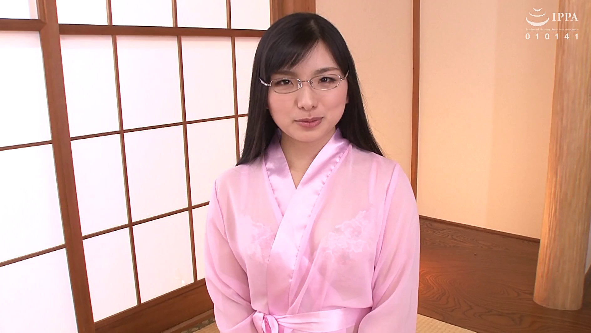 「誰でもいいからSEXしたい・・・ムシャクシャして応募しました(笑)」社会人一年目でまさかのデキ婚。周囲からはいつ離婚するの?とはやしたてられ、育児と仕事の両立で時間に追われる毎日。20代で早くも人生の歯車が狂ってしまい目下ストレスフリーな生活を目指す若妻えりか23歳、AVデビュー!! えりか23歳 画像21
