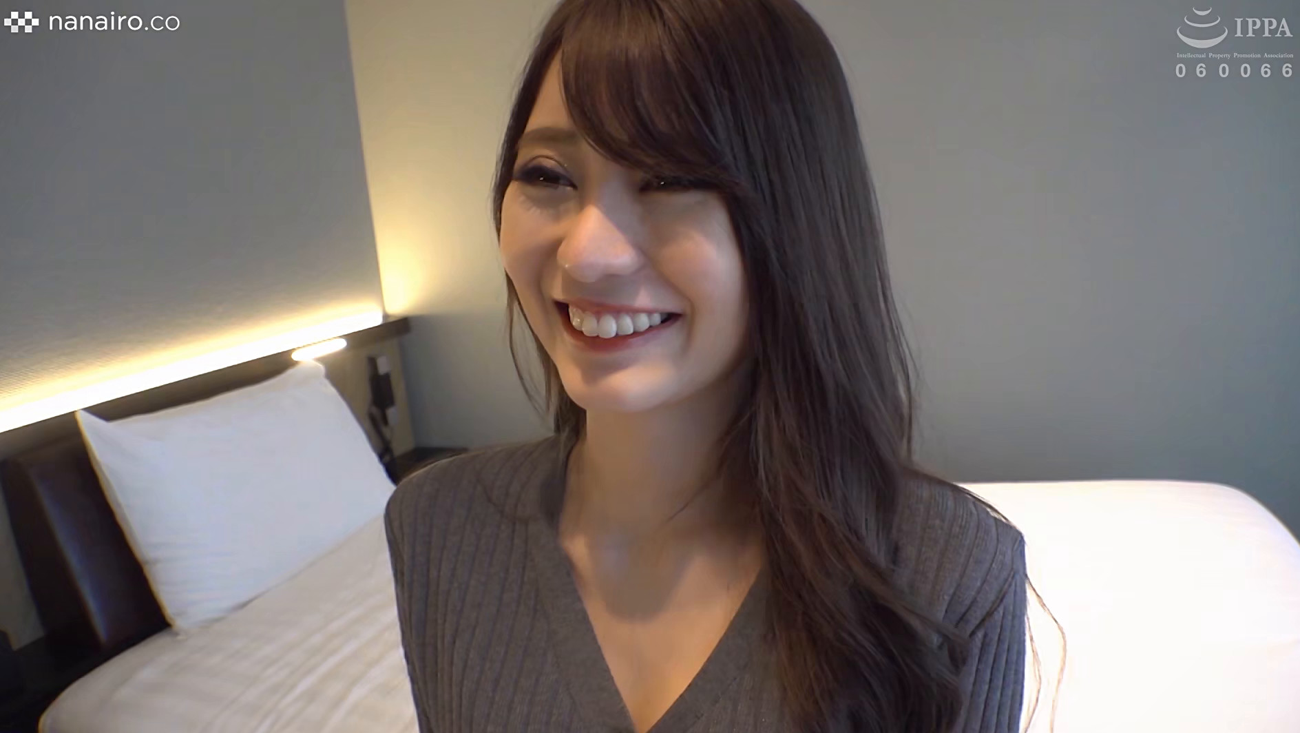 S-Cute With まろん(24) 騎乗位でセルフイキする美女とハメ撮りSEX 画像1