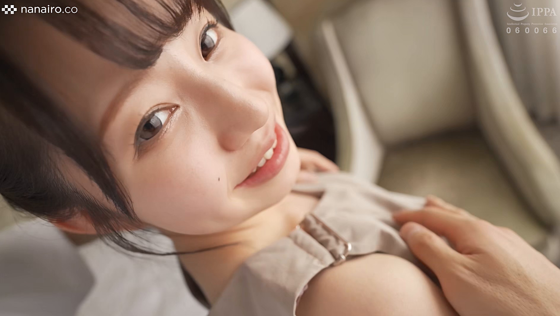 ★【オナニー】S-Cute りお（20） 女子アナ系美少女と目が合うH