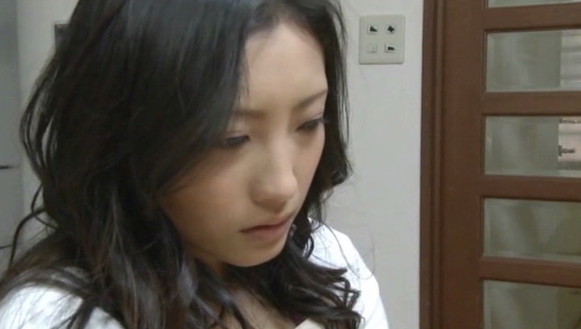 淫乱不倫妻 不倫をネタに●してやった。けど、まんざらでもなかった。 管野しずか 佐伯奈々 画像1