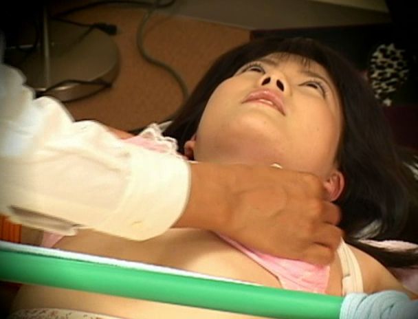渋谷で見つけたお嬢さん ふつうの女の子が服を着たまま縄で縛られて、変態プレイ初体験 画像15