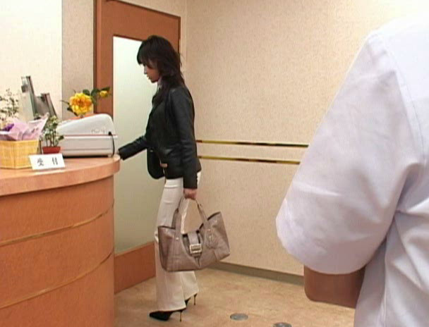 丸の内で見つけたお姉さん!スケスケ紙パンツ1枚誰も見ていないから大胆ポーズで本格整体マッサージ受けてみませんか? 2 画像14