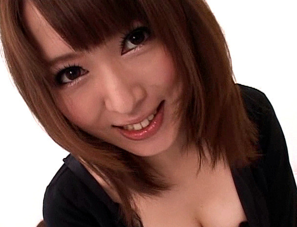 ネットの募集掲示板で応募してきた何にも知らないお嬢さんに手にするだけでも恥ずかしい超ハレンチな下着モデルのお仕事してもらっちゃいました 画像1